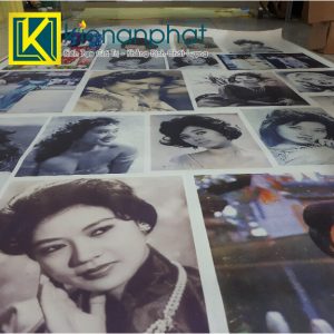in poster dán tường