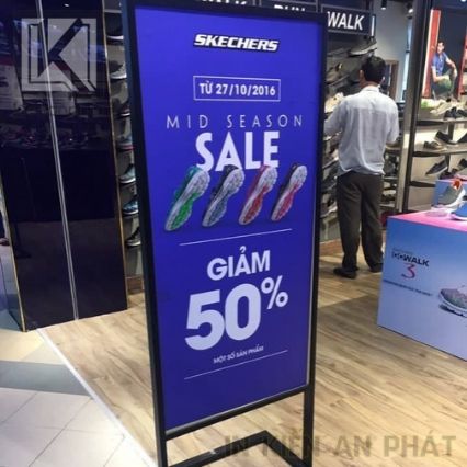 Những ứng dụng của standee trong ngành quảng cáo